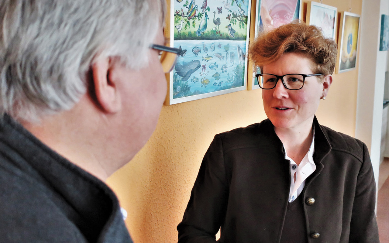 Historian Astrid von Schlachta speaks with Pastor Walter Jakobeit of Neuwied Mennonite Brethren Church. — J. Nelson Kraybill/MWC