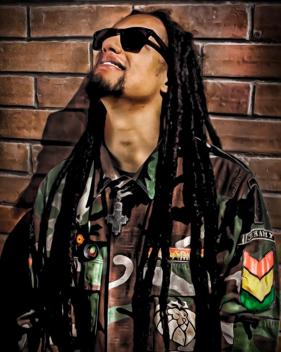 Juan Carlos Chiorino Basurco, más conocido como MATAMBA nace como artista en las calles de Santa Cruz de La Sierra, siendo en esta su amada ciudad el pionero de más de un género musical que actualmente trae como propuesta para el mundo y que lo han convertido en un icono de la escena alternativa Boliviana. Músico, Multinstrumentista, Productor, compositor, arreglista y cantautor, pionero en el género Hard Core de la ciudad de Santa Cruz de la Sierra (Bolivia) formando la primera banda de la escena que se llamó KERUX en el año 1997, con quienes recorrió el país sin tener ningún trabajo discográfico. Luego en el año 2001 comienza su segundo proyecto denominado CONTRACULTURA, proyecto del que logra poner en los primeros lugares de las radios sus cortes “Renacer” y “Cae Babilonia”. Actualmente radica en Santa Cruz con su esposa Andrea Cabrera y dos hijos.