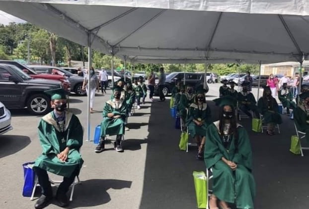 Estudiantes del 8vo grado del 2020 en su graduación