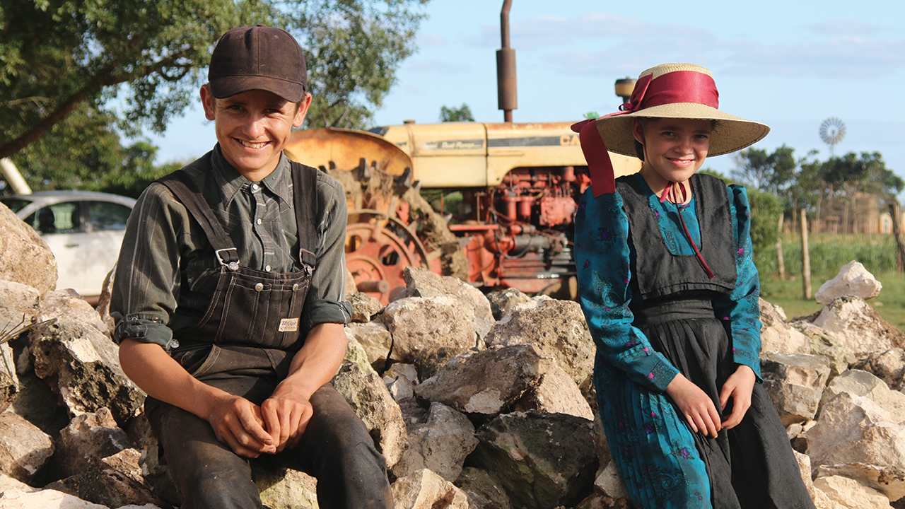 A boy and girl at Nuevo Progreso Colony, Campeche, Mexico. — Kennert Giesbrecht/Die Mennonitische Post