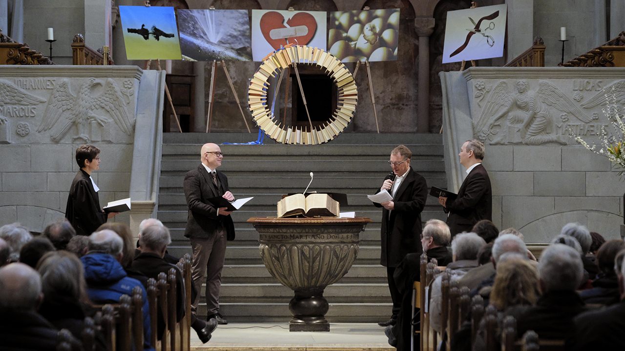 Representatives of Swiss Reformed, Mennonite and Catholic churches take part in a worship service March 6 in the Grossmünster in Zurich, Switzerland. From left are Bettina Lichtler, Swiss Reformed pastor and ecumenical officer; Jürg Bräker, general secretary of the Conference of Mennonites in Switzerland; Michael Müller, president of the Zurich Canton Swiss Reformed Church; and Luis Varandas, Zurich Canton Catholic vicar general. — Urs Bosshard