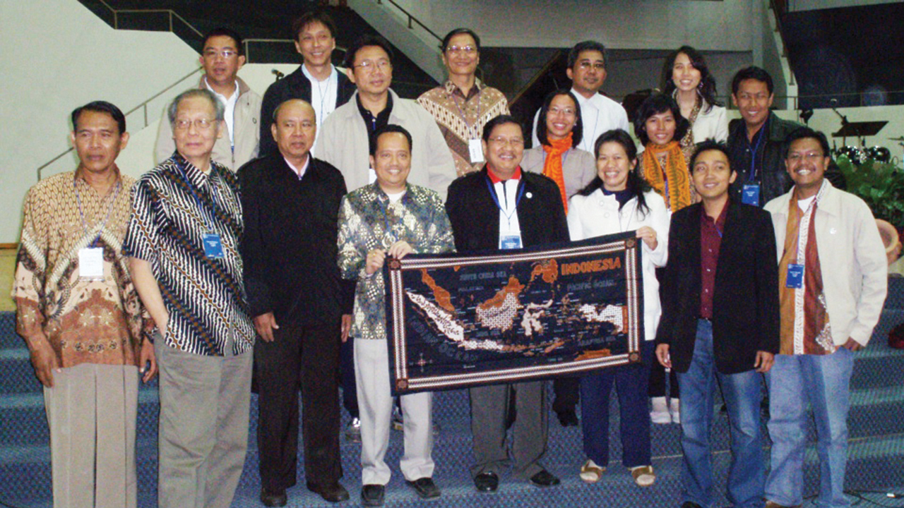 Indonesians gather at the Mennonite World Conference assembly in Paraguay in 2009. — Elina Ciptadi/MWC