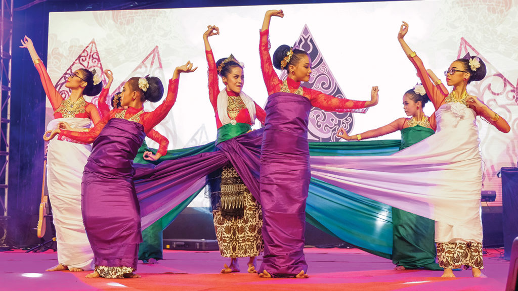 A group of Javanese dancers perform July 5 during the Mennonite World Conference opening worship service at STT Seminary in Salatiga, Indonesia. — Kresna Kurniawan