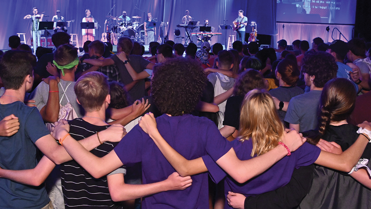 The crowd worships at the 2019 Mennonite Church USA convention in Kansas City, Mo. — Ken Krehbiel/MC USA