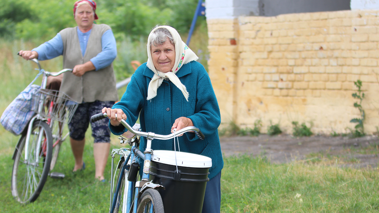 Nadiya (full name not given for security reasons) received an MCC relief kit from Charitable Foundation Uman Help Center after her house was destroyed as a result of Russia's military invasion of Ukraine. — Photo: Uman