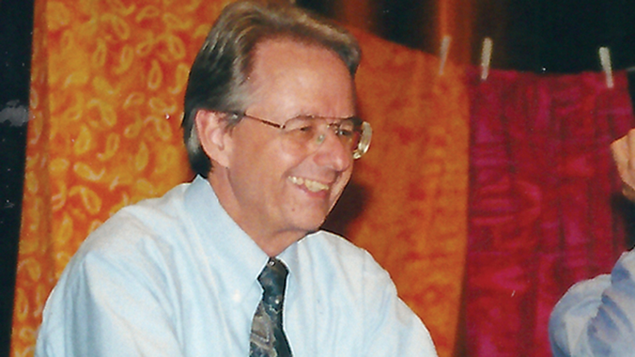 James F. Schrag at the 2001 Nashville convention, where delegates completed the formation of Mennonite Church USA. — Anabaptist World file