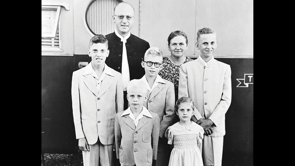 George R. Brunk II and Margaret Brunk in 1952 with their children outside their trailer at the Brunk Brothers Revival Campaign in Waterloo, Ont. The children are, middle row, George R. Brunk III, Paul Brunk, Gerald Brunk; front row, Conrad Grebel Brunk and Barbara Brunk. — David Hunsberger/Mennonite Archives of Ontario