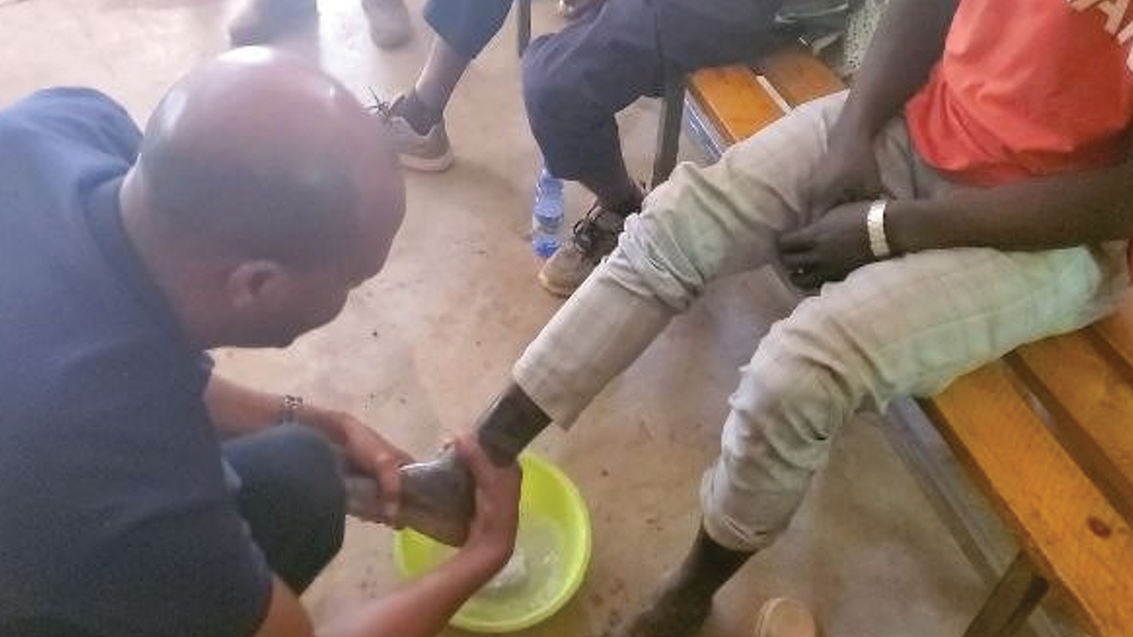 Mekonnen Gemeda washes Dergu Belena’s feet. — Meserete Kristos Church News