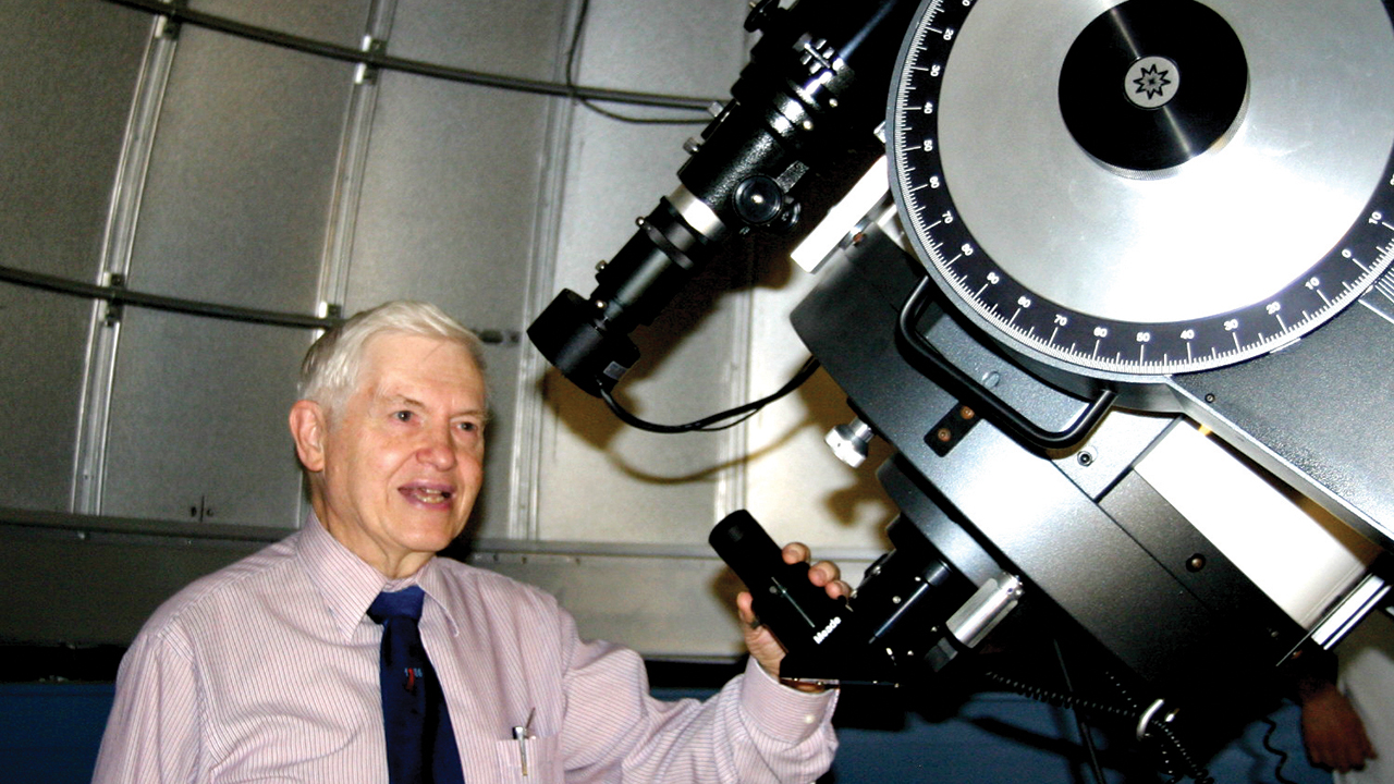 Owen Gingerich tried out the telescope in Bethel College’s Krehbiel Science Center in 2004. — Paul Schrag/Mennonite Weekly Review
