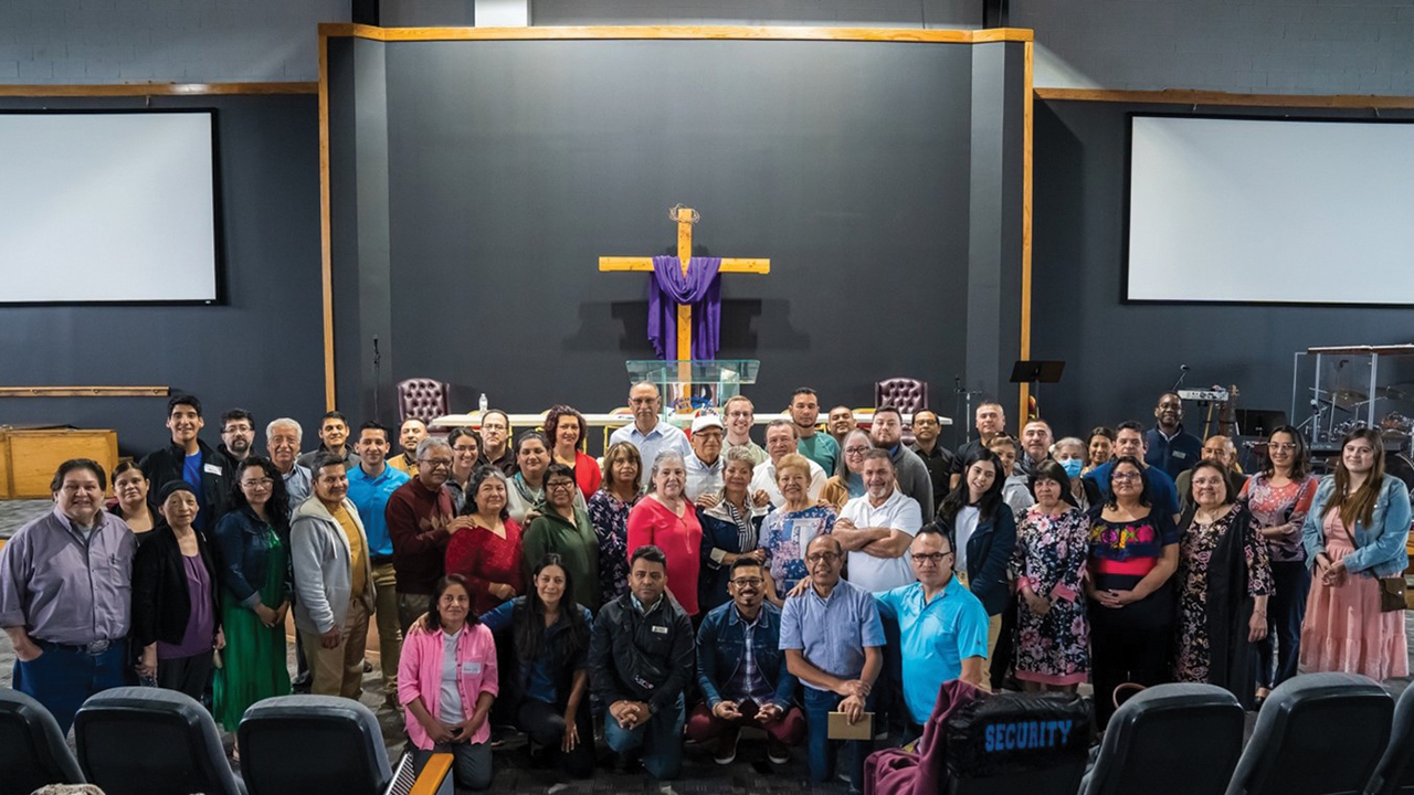 Iglesia Menonita Hispana gathers at Iglesia Sonida de Alabanza in Cicero, Ill. — Ulises Arenas/IMH