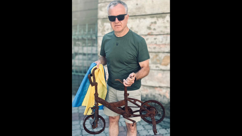 Johann Matthies with the children’s bicycle he found in Kyiv. — Multiply