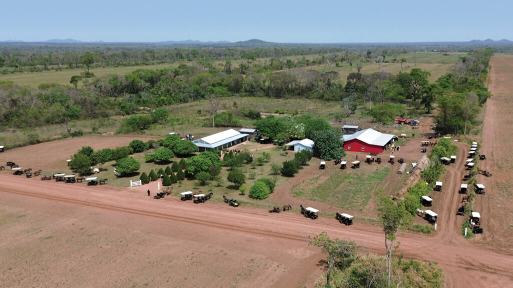 Mennonites gather for a funeral in the Valle Roca Colony. — Kennert Giesbrecht/Die Mennonitische Post