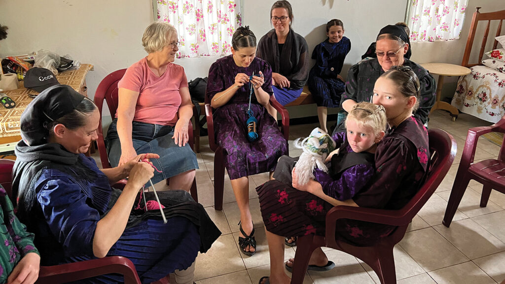Kathy Braun offered a knitting lesson to women in the Redekopp home. The women already had the needles but wanted to learn the stitches. — Patricia Funk/Die Mennonitische Post