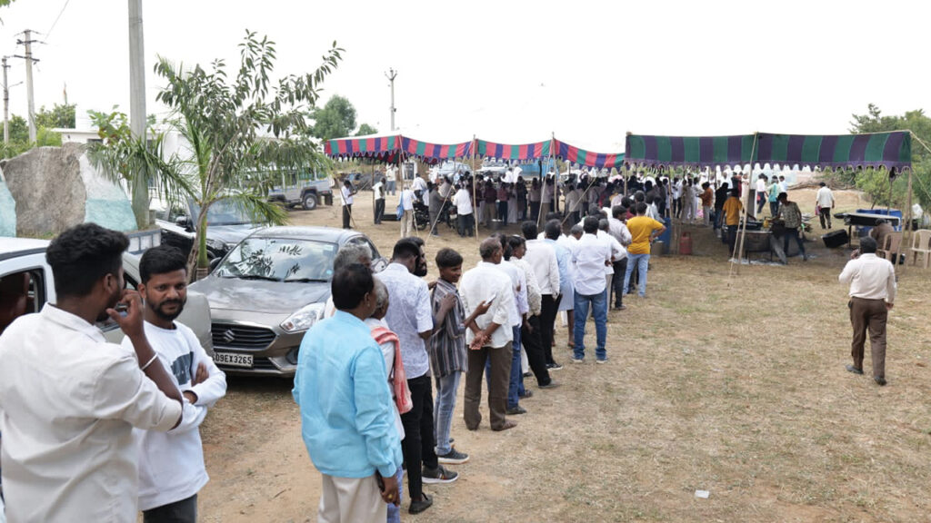 Delegates line up Oct. 28 in Mahabubnagar, where delegates were elected to the Governing Council of the Conference of the Mennonite Brethren Church of India. — Conference of the Mennonite Brethren Church of India