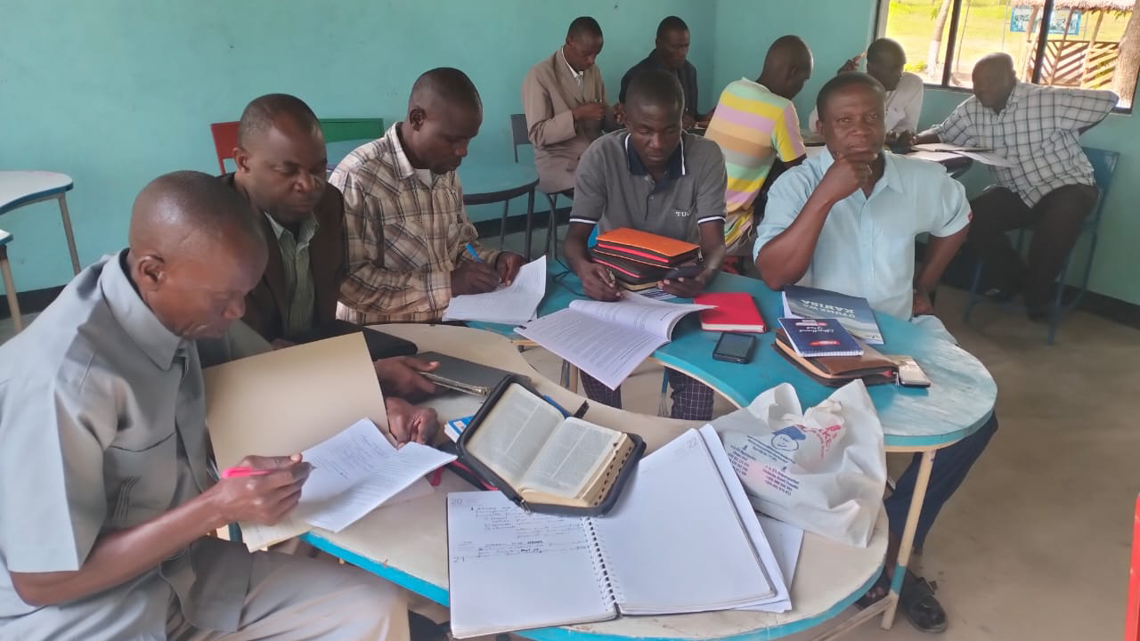 Evangelical Mennonite Church of Tanzania (KMKT) hosts a Bible study. — Mennonite World Conference