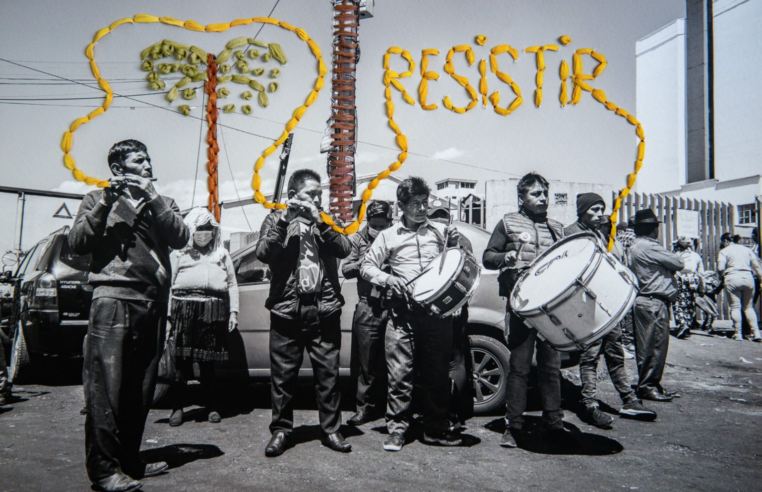 Banda de Pueblo de Cotopaxi en los exteriores de la Universidad Salesiana. Quito, 28 de junio de 2022. Foto de Carolina Zambrano.