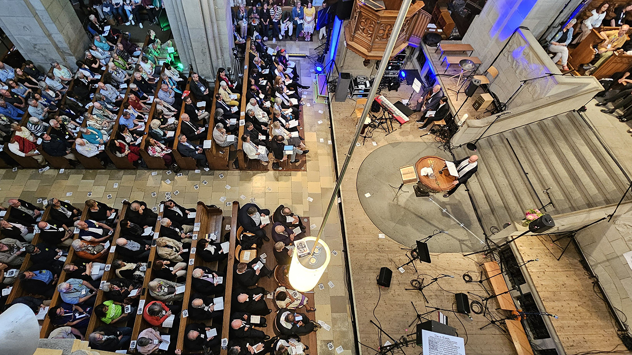 About 1,200 worshipers filled the Grossmünster in Zurich, Switzerland, on May 29 to celebrate the 500th anniversary of Anabaptism. — Mennonite World Conference