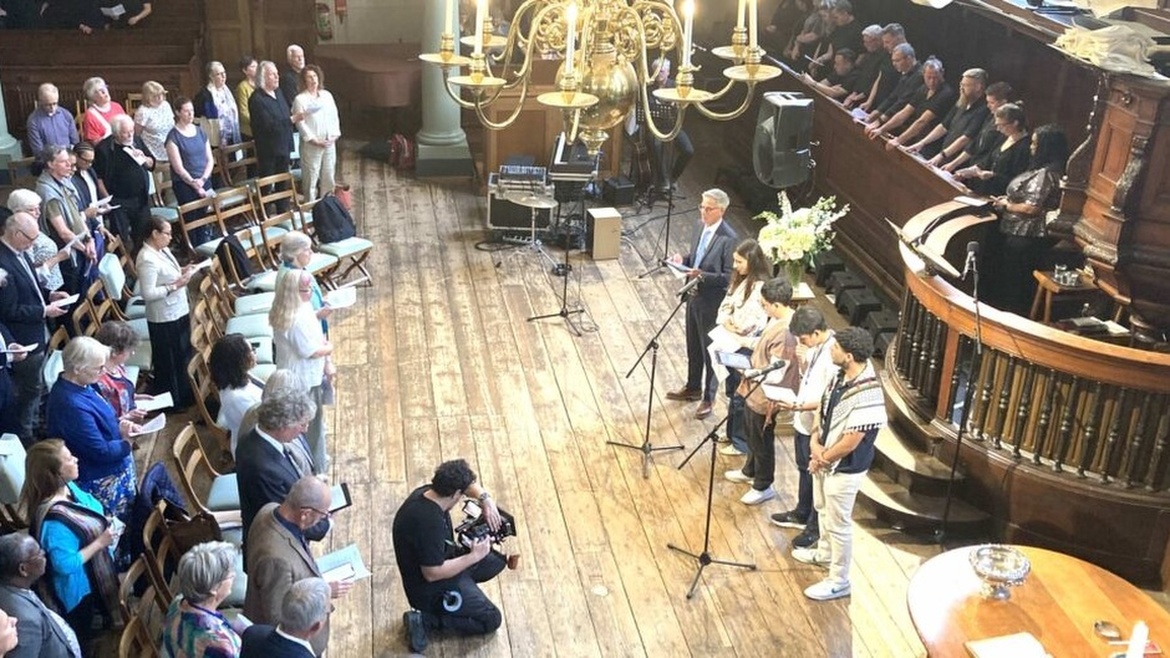Celebración de los 500 años de tradición de la Iglesia Independiente, en Ámsterdam, primavera de 2025. Foto Weekly Word.