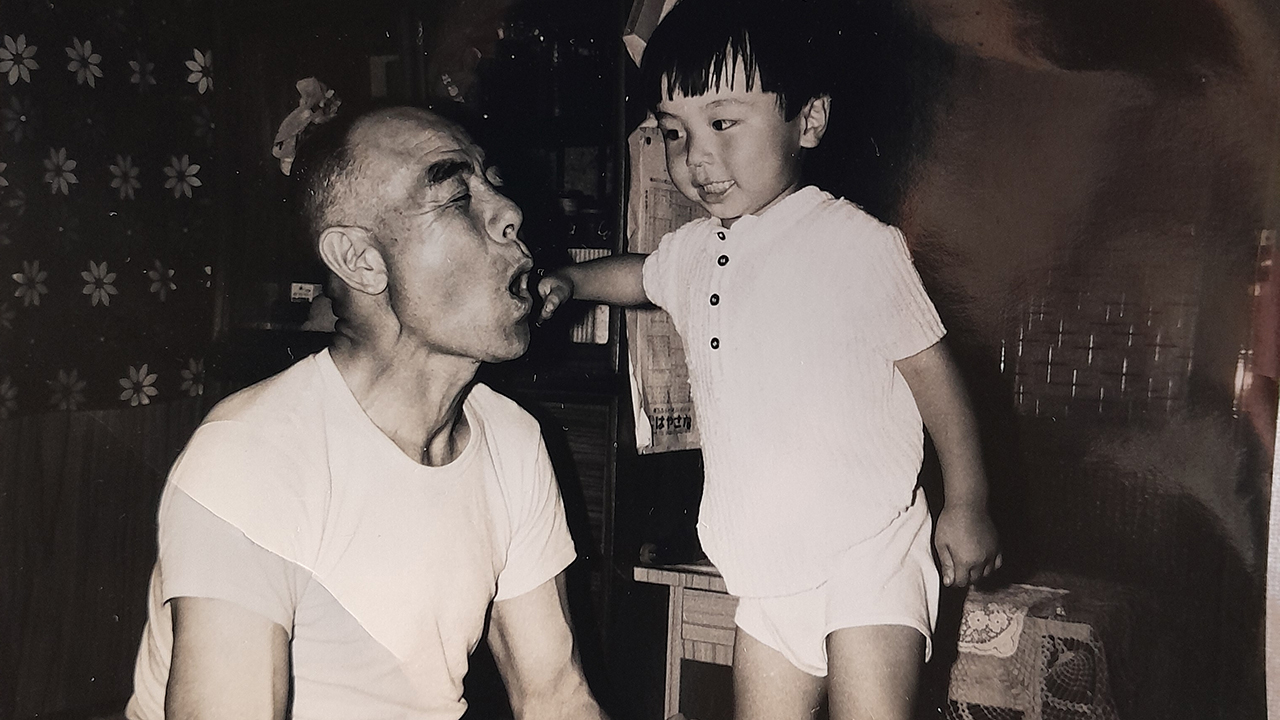 Shuji Moriichi, 3 years old, in 1971 with grand­father Koichi Moriichi, who served as a medic in the Japanese Imperial Army during World War II. — Courtesy of Shuji Moriichi